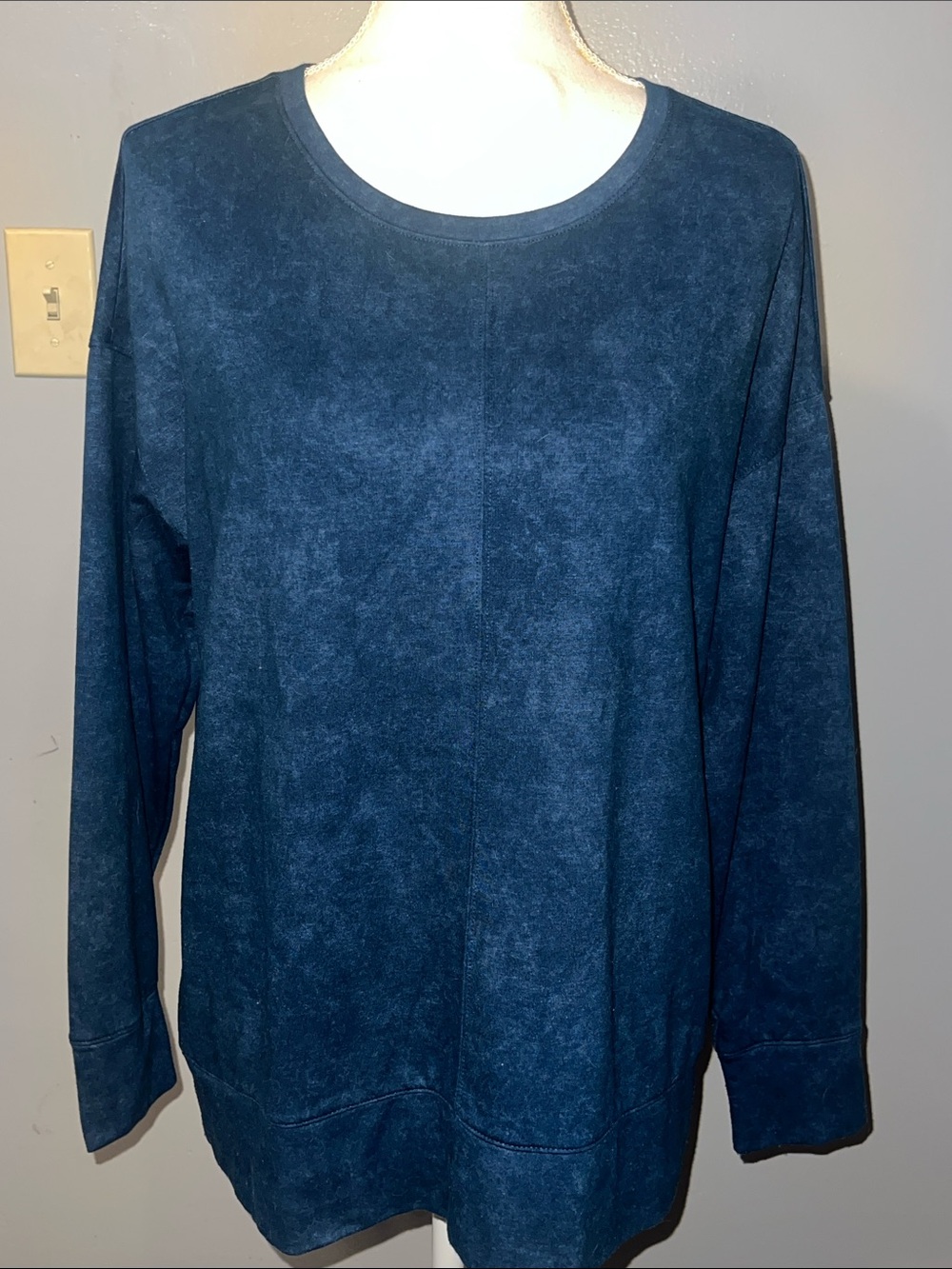 32 Degrees Women's Long Sleeve Mineral Wash Crewneck Top in Navy Blue